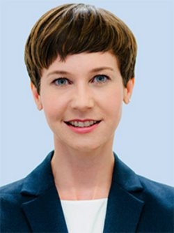 kristin knipfer with short hairs and smiling